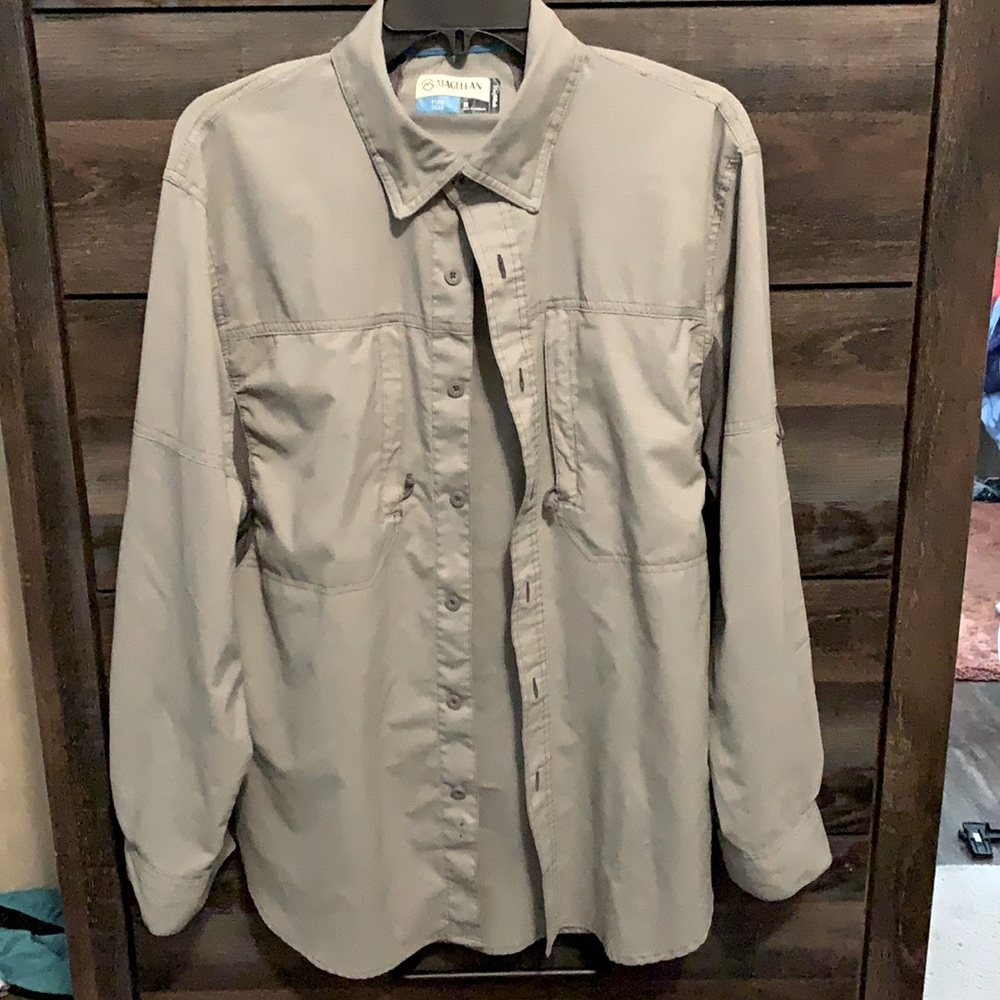 Magellan fishing shirt size medium